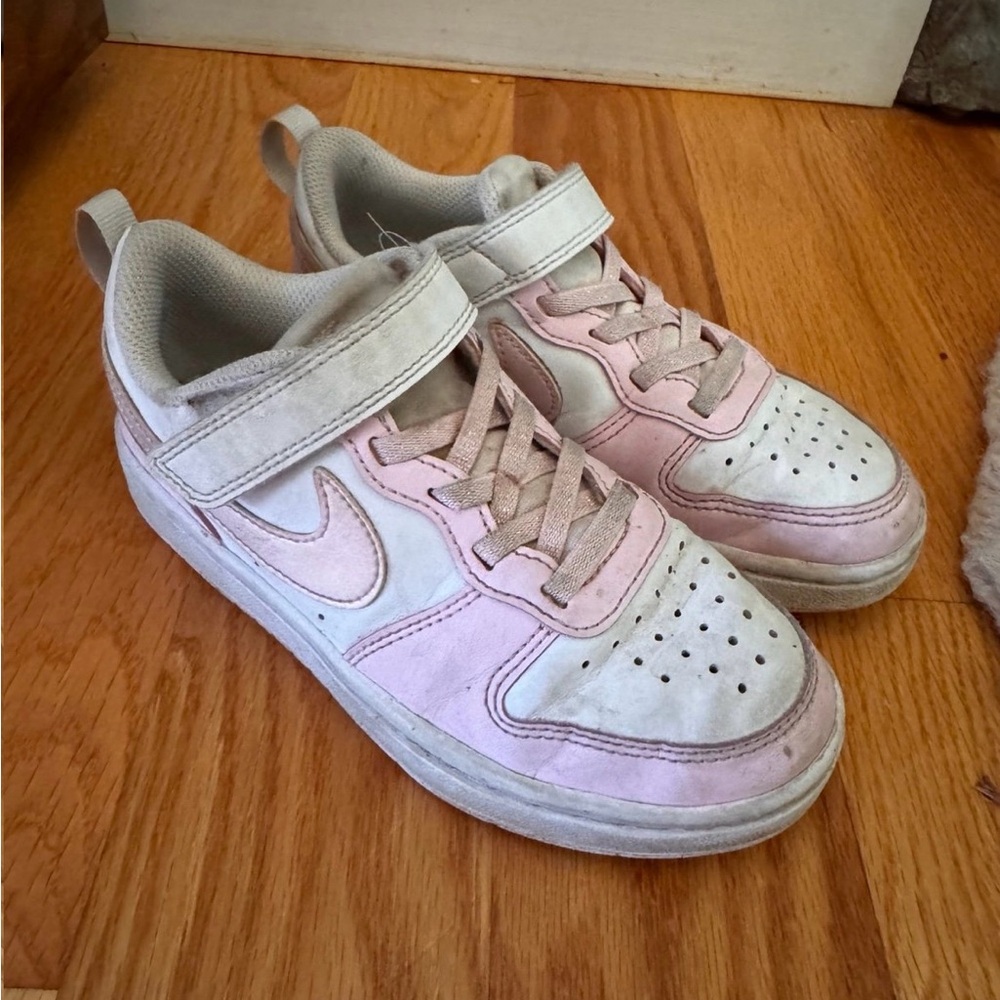 Girls Nikes sz12